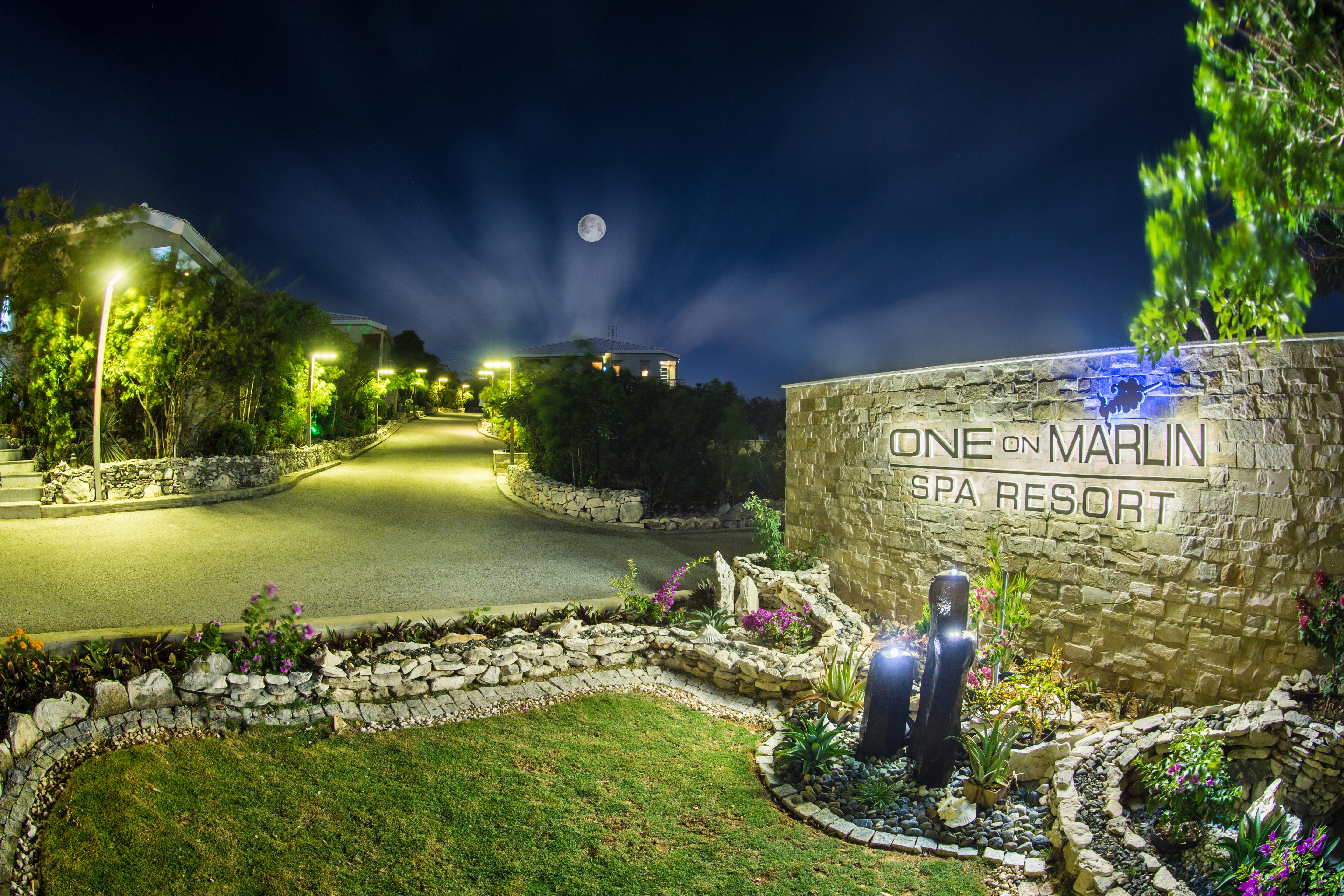 One On Marlin Resort (Adults Only) Turtle Cove Экстерьер фото
