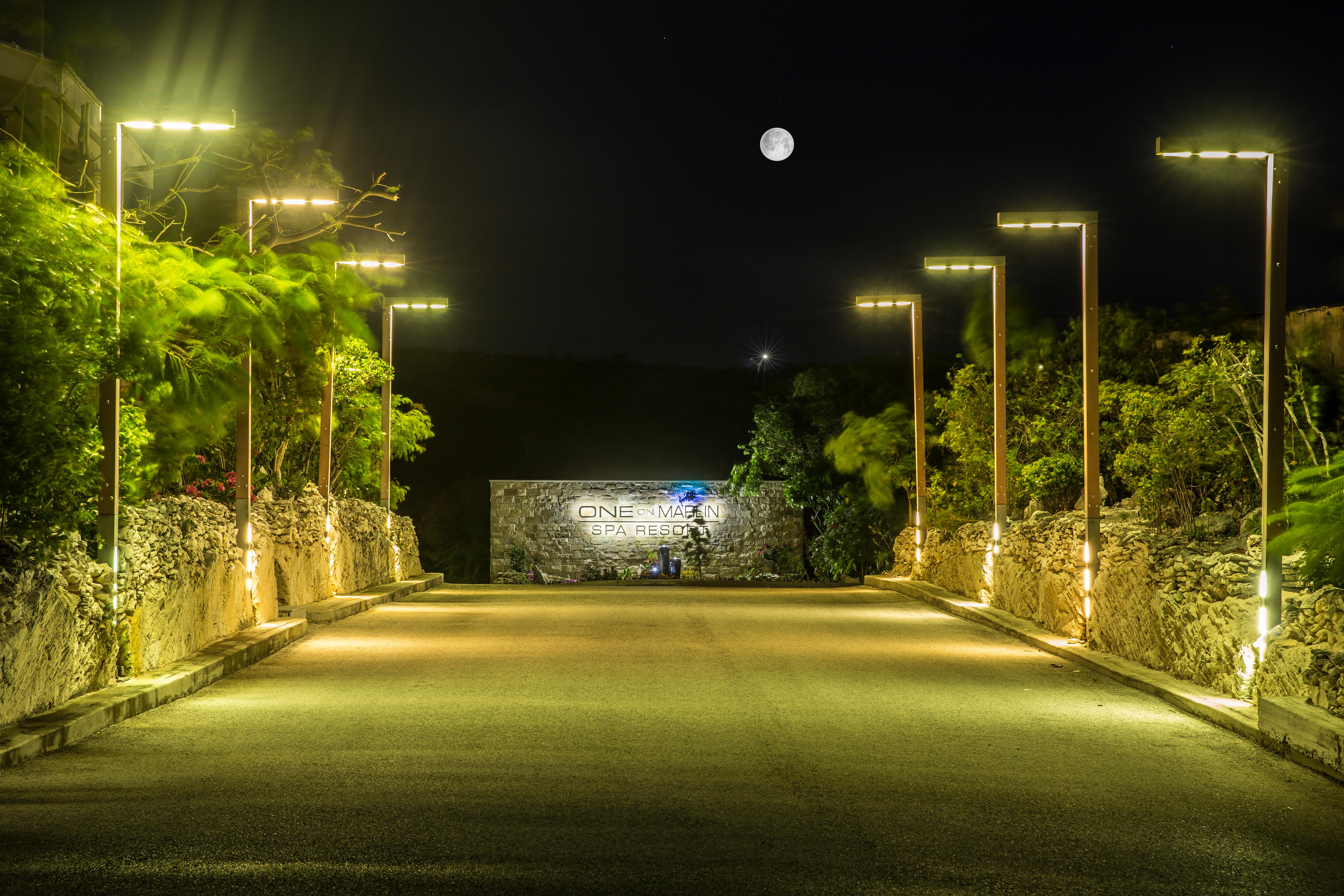 One On Marlin Resort (Adults Only) Turtle Cove Экстерьер фото